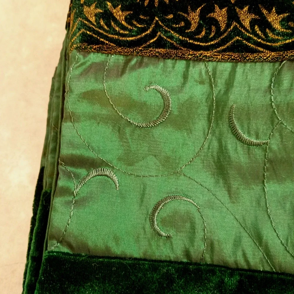 Pier 1 Velvet Green Gold Multi Fabric Holiday Placemats Set of 10 Christmas Deco
